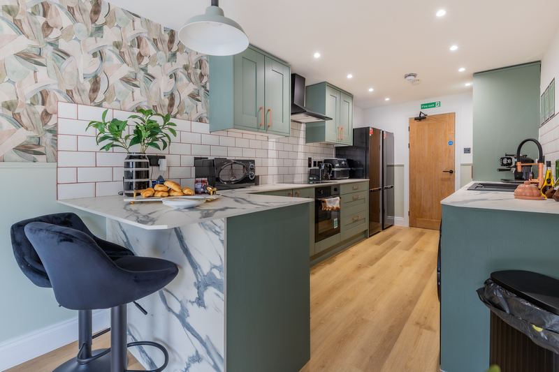 Breakfast bar and kitchen