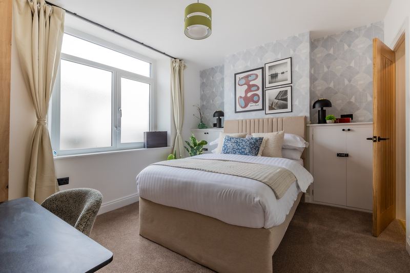 Bedroom with window seat