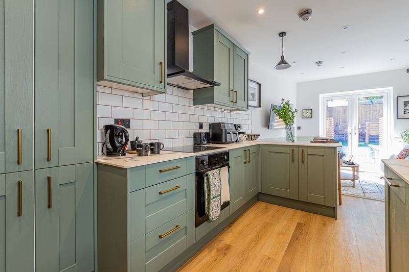 Green shaker kitchen